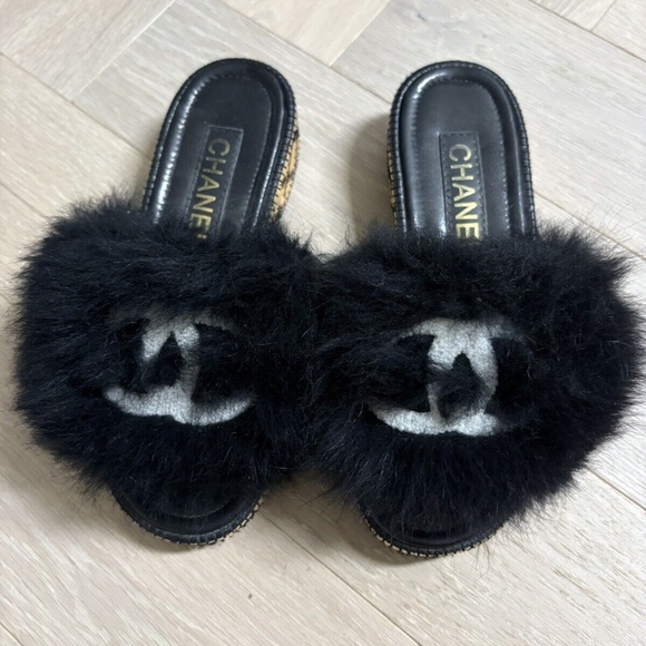 Chanel 2022 Interlocking CC Logo Black Shearling Fur Faux Sandals 36C - Picture 9 of 10